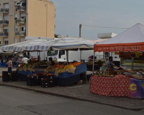 mercato estivo .. se magna... di elena_mainardi