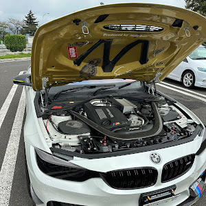 M4 クーペ F82