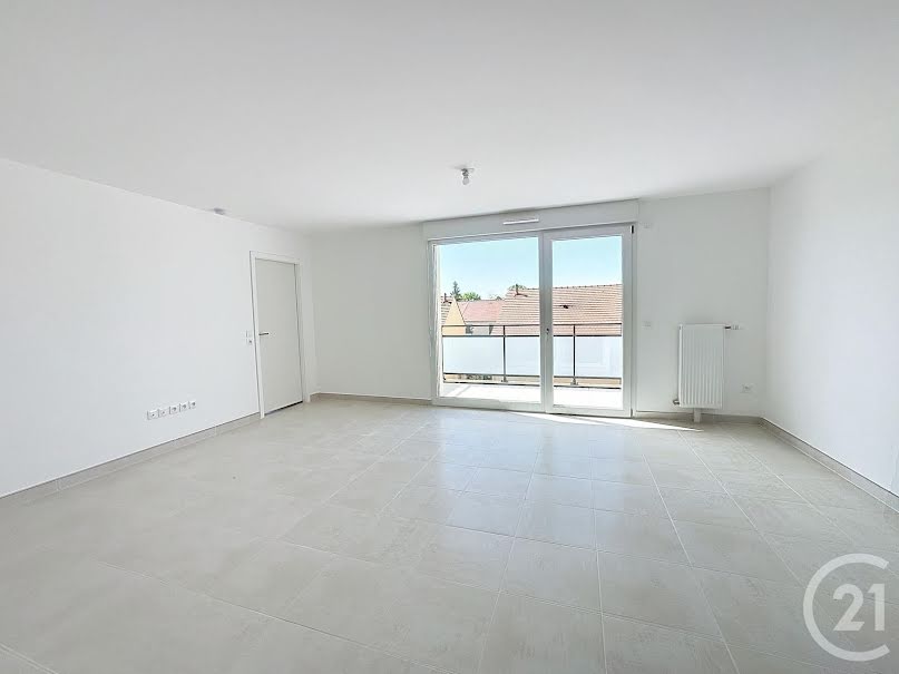 Location  appartement 2 pièces 48 m² à Pringy (77310), 860 €