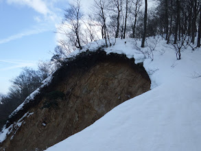 鞍部の東は崩壊地