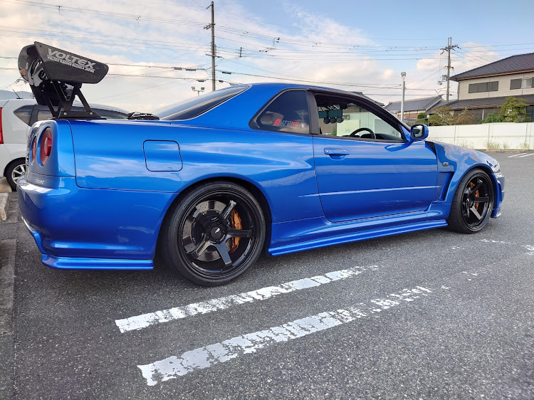 スカイライン GT-RのBNR34・GT-R・車高調整に関するカスタム事例の投稿画像2枚目