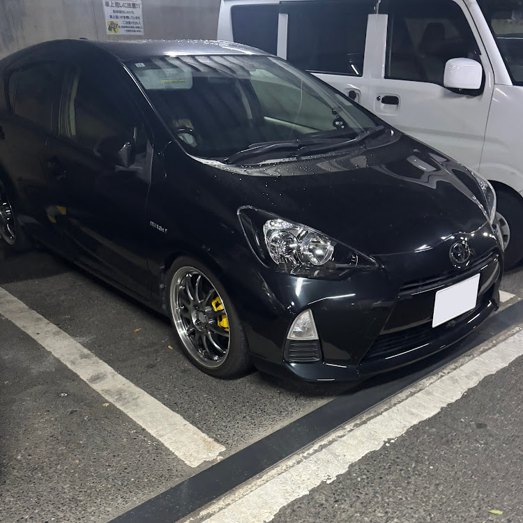 アクアの駐車枠ぴったり選手権・アクアNHP10・アクア前期・#黒に関するカスタム事例の投稿画像1枚目