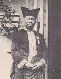 http://upload.wikimedia.org/wikipedia/id/f/fc/Dr-radjiman-w.jpg
