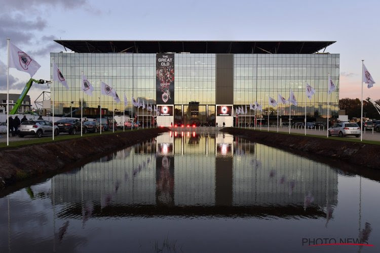 📷 Mooi gebaar van Antwerp: club eert overleden Loes (7) aan Bosuilstadion