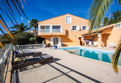 Villa avec piscine et terrasse 10