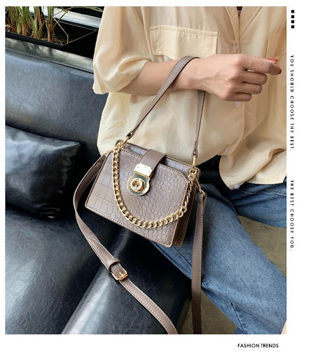 Title 8, Petit sac chaîne pour femme, laccessoire idéal...