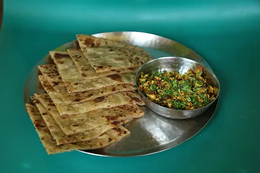 Paneer Bhurji With 2 Parathas