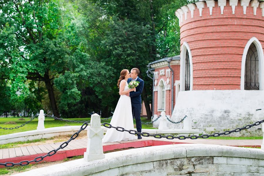 Fotógrafo de casamento Yuliya Kurzaeva (juliaku). Foto de 23 de julho 2017