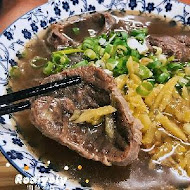 老眷村川味牛肉麵