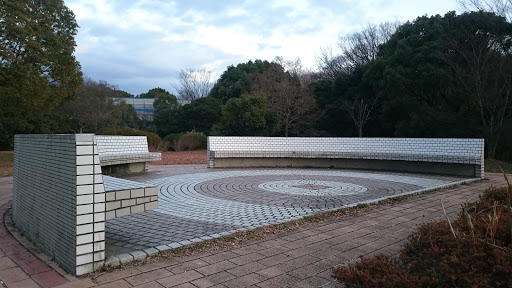 小幡緑地東園 タイルの広場