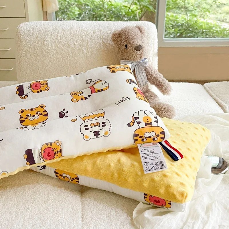 Almohada para bebé de algodón puro y transpirable con relleno de judías. Sueño seguro y cómodo para tu pequeño.