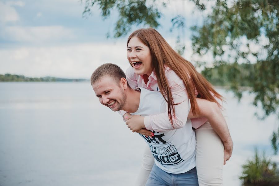 Bryllupsfotograf Olya Yaroslavskaya (olgayaros86). Foto fra juni 18 2017