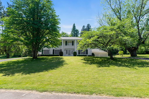 Prestige property for sale in Portland (United States) - White house with green lawn