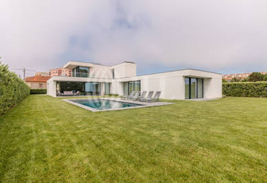 Maison avec jardin et terrasse 1