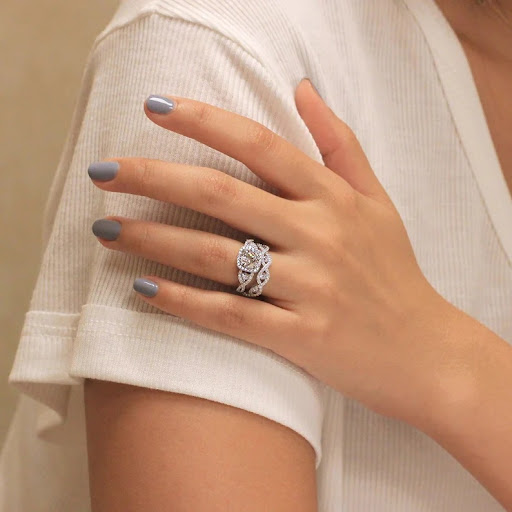 Title 4, Womens Vintage Ring Simple and Exaggerated. El...