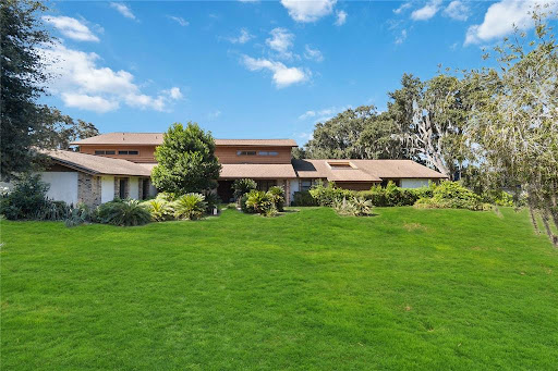 House with garden and lush trees - House purchase in Windermere, 5 bedrooms