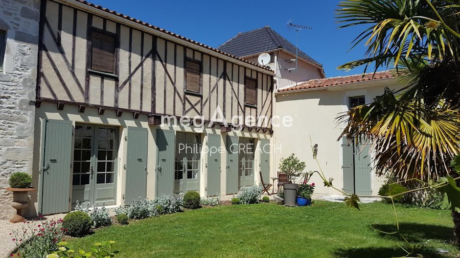 Vente maison 7 pièces 218 m² à Matha (17160), 451 500 €