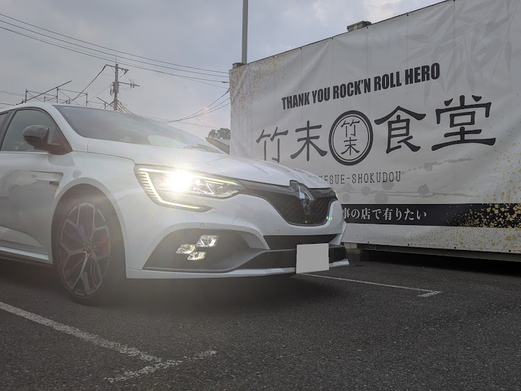 メガーヌ ハッチバックのBBM5P2・メガーヌR.S.トロフィー・納車されました・増車しました！に関するカスタム事例の投稿画像1枚目