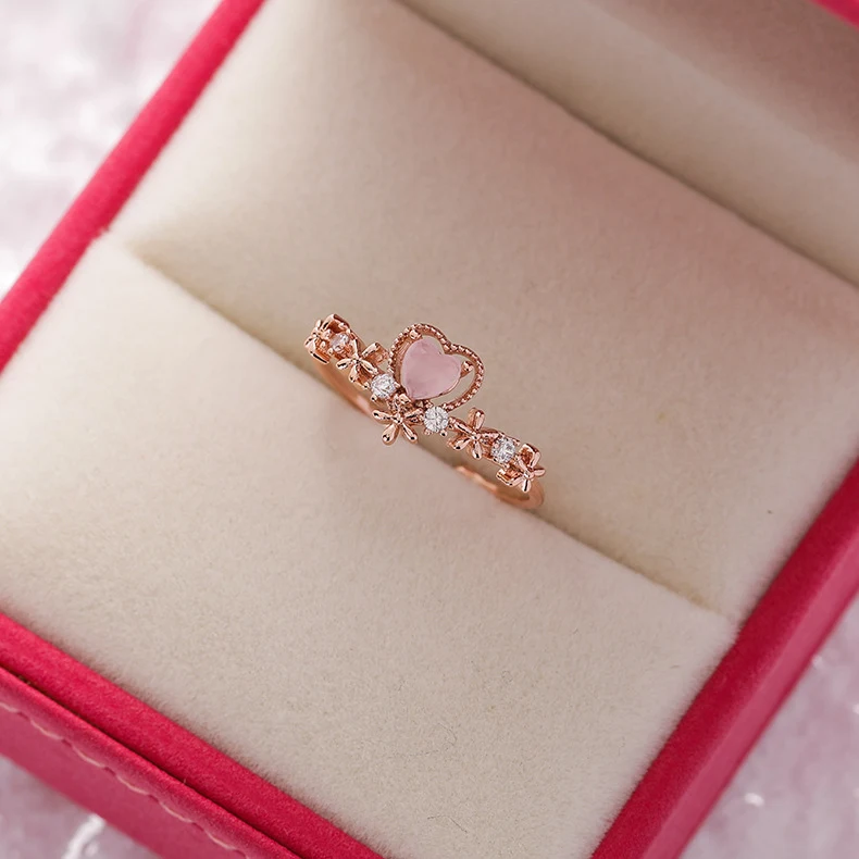 Kristal zirkonia bloemenring met microzetting. Schitterende elegantie voor elke gelegenheid. Het perfecte cadeau voor haar.