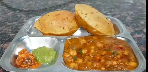 6 Chole Poori + 2 Aloo Pyaz Paratha With Butter