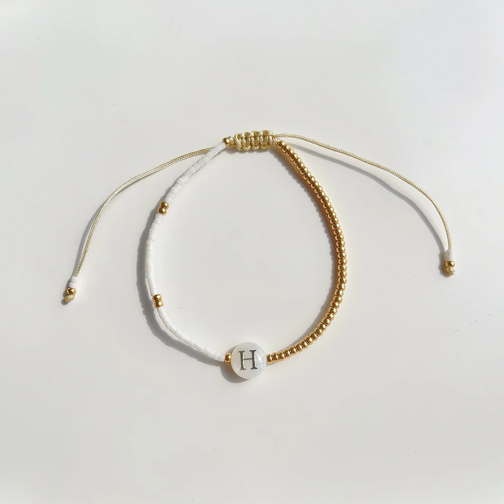 Title 5, Franse stijl gouden ballen kleine armband, een ...