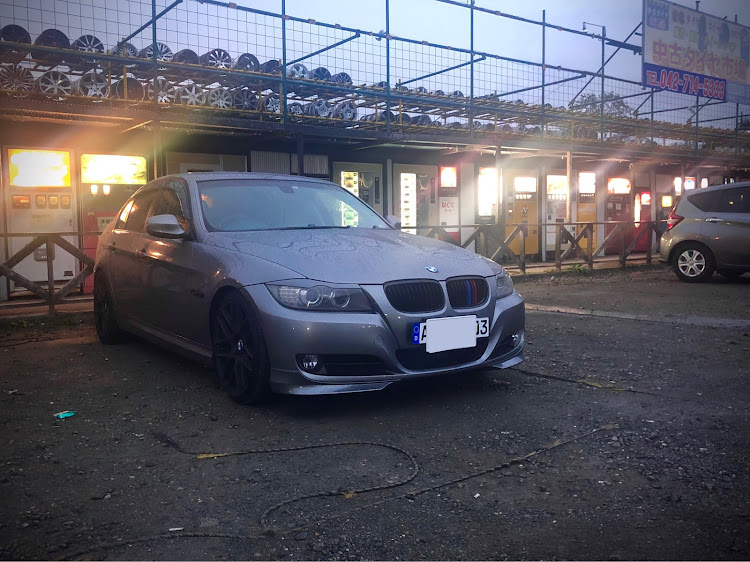 320iのe90後期・3シリーズ セダン・レトロな自販機に関するカスタム事例の投稿画像1枚目
