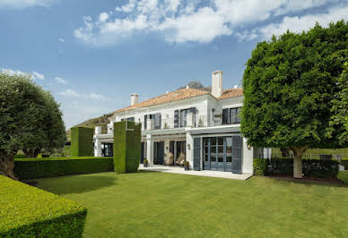 House with pool and terrace 10