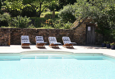 Maison avec piscine et jardin 4