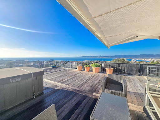 Appartement avec terrasse et piscine 1