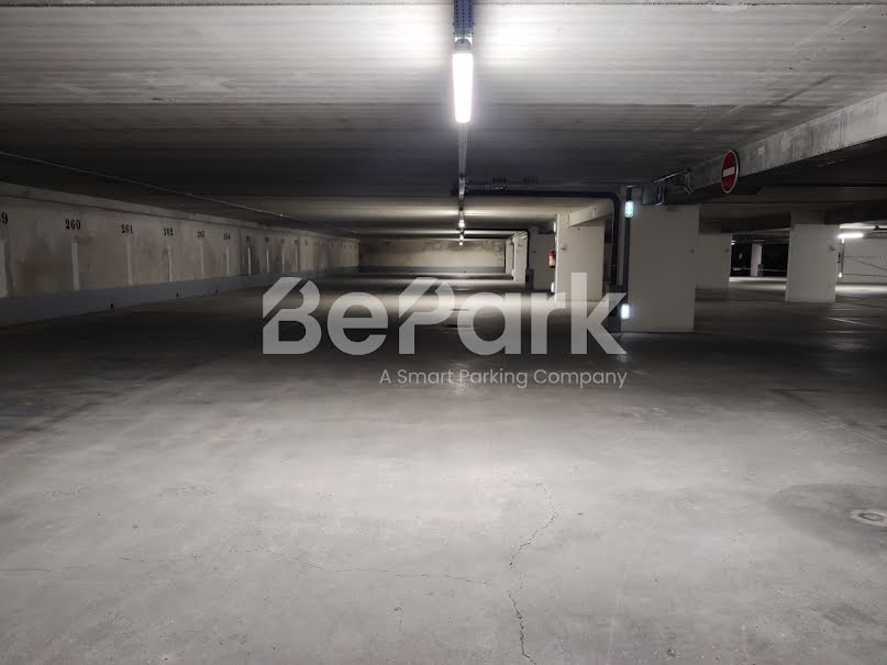 Location  parking  12 m² à Saint-Denis (93200), 83 €