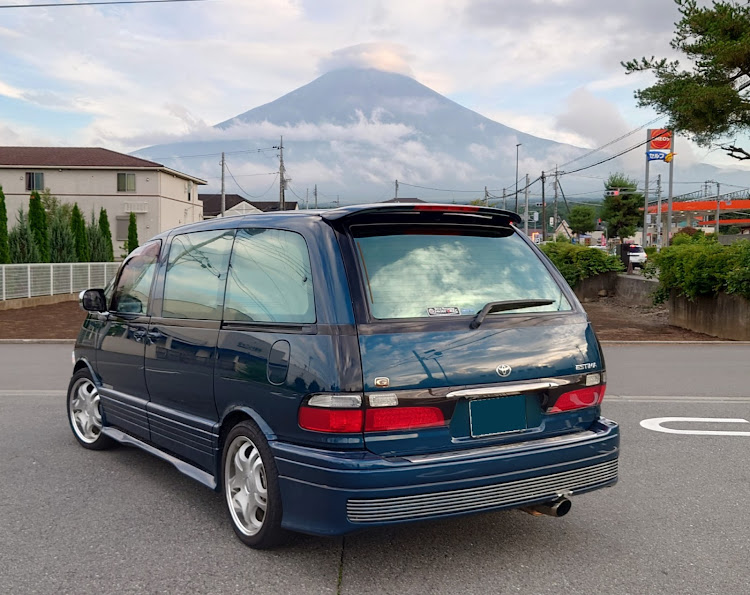 エスティマの仕事終わりに📸・眉シリーズ・７月もよろしくお願いいたします・いつもイイネ&コメントありがとうございます🙇‍♂️に関するカスタム事例の投稿画像1枚目