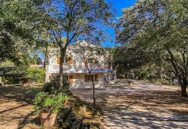 Villa avec piscine et terrasse 3