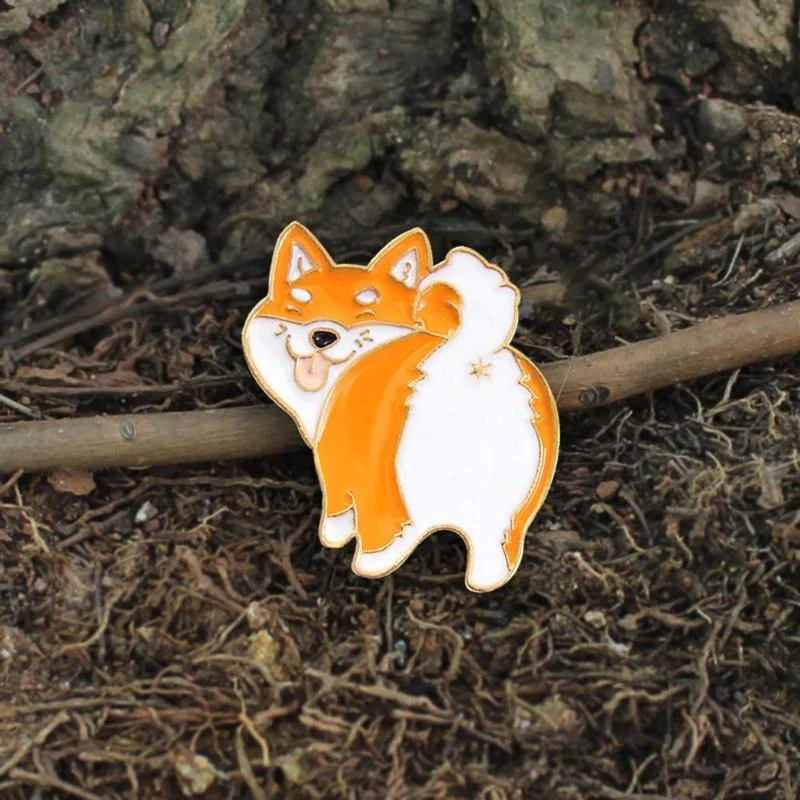 Broche badge ornement huile Shiba Inu dessin animé. Accessoire mignon et original. Idéal pour personnaliser vêtements, sacs, etc. Offrez un style unique.