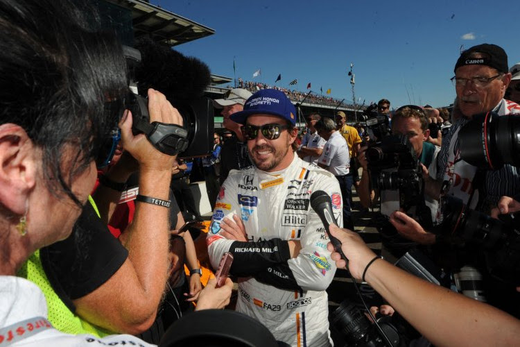 Japanner wint de Indy 500, Fernando Alonso (opnieuw) dé pechvogel