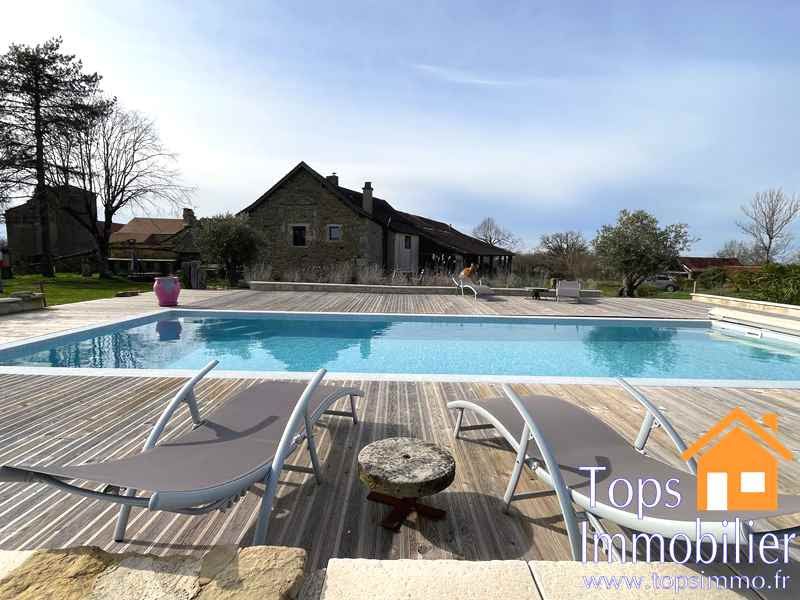 Vente propriété 10 pièces 250 m² à Najac (12270), 312 000 €