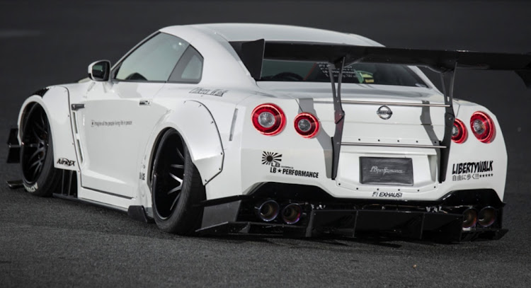 LBえもん 👻さんが投稿したGTR35・リバティーウォーク・エイムゲイン・クールレーシング・コメントお待ちしております。に関するカスタム事例の投稿画像6枚目