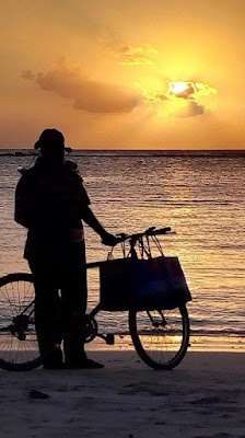 in spiaggia su due ruote  di eugeniatempesta