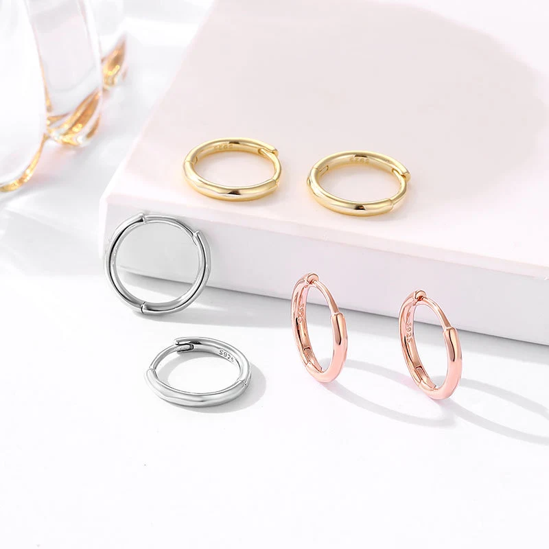 Boucles d'oreilles brillantes en argent sterling pour femmes Élégance intemporelle et éclat quotidien. Parfaites pour toutes les occasions, un accessoire essentiel.