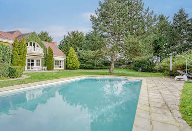 Maison avec piscine et jardin 5