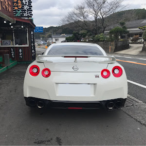 NISSAN GT-R