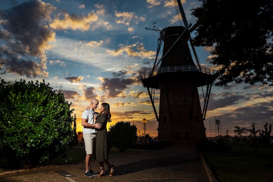 Fotografo di matrimoni Meire Martins (meiremartins). Foto del 11 maggio 2020