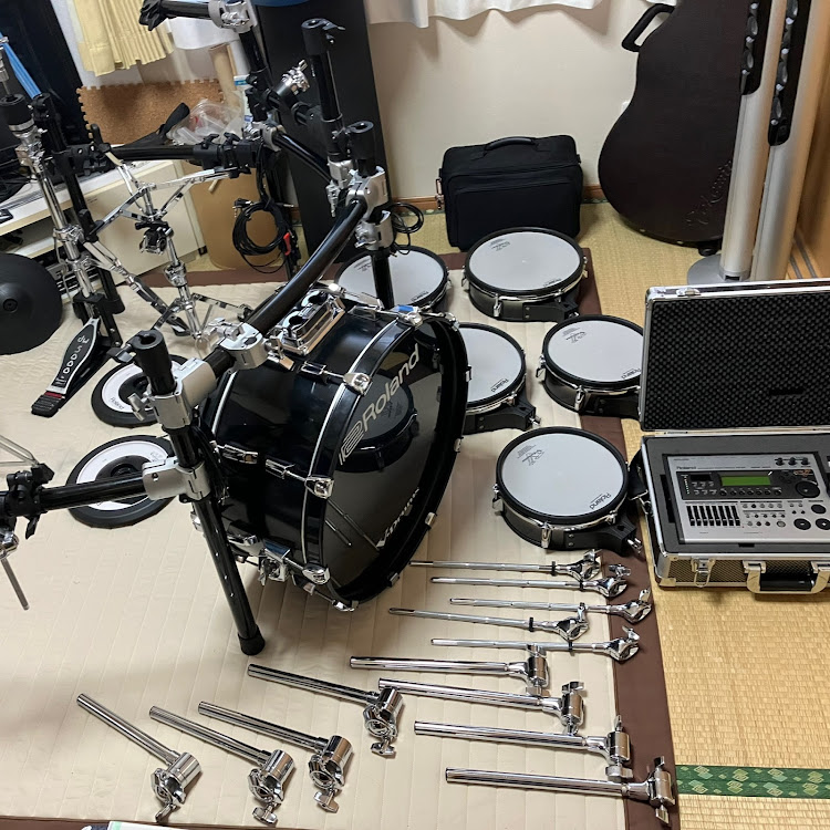 ハイラックスのRorand・V-Drums・音楽フェス・野外ライブ・そんなヒロシに騙されてに関するカスタム事例の投稿画像2枚目