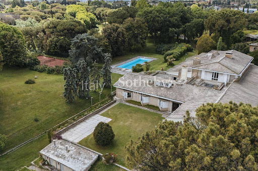 Villa with pool and tennis court in this luxury villa for sale in Rome ($3,656,516 - 2,500 m²)