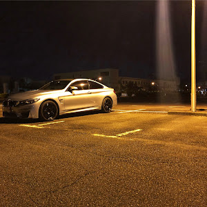 M4 クーペ F82