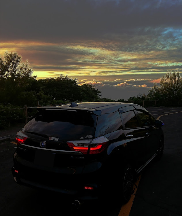 シャトルの夕焼けと愛車・たまには車以外も...に関するカスタム事例の投稿画像2枚目