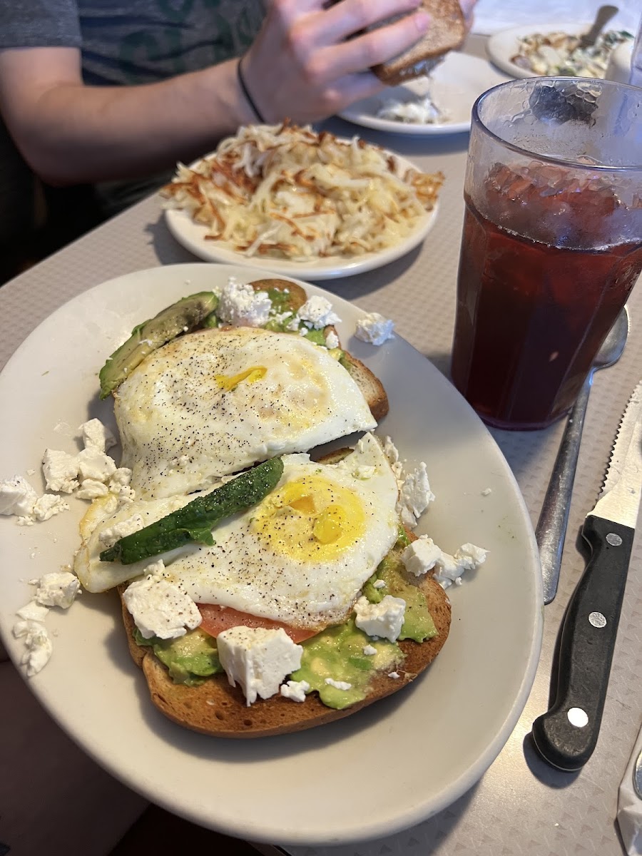 Another great gluten-free option, avocado toast tomato and feta. With hashbrowns, so yummy, and a raspberry tea! (Great sevice)