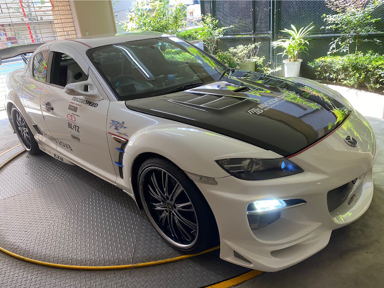 RX-8の新コロナウィルス・皆さん身体を充分に気をつけて下さい。・フロントバンパーだけチェンジ・自動車税支払いコンビニ・自分の運転で青空の下をのんびり走りたいに関するカスタム事例の投稿画像1枚目