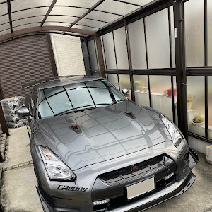 NISSAN GT-R