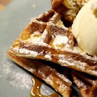 黑浮咖啡 Reve Cafe(高雄高美店)