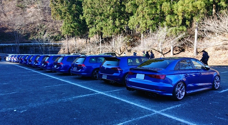 ゴルフ R ヴァリアントのオフ会・レア車がいっぱい・トンネル好き？・出勤前の寄り道に関するカスタム事例の投稿画像2枚目